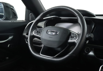 Подержанный автомобиль Geely Tugella 2023 года (15 фото)