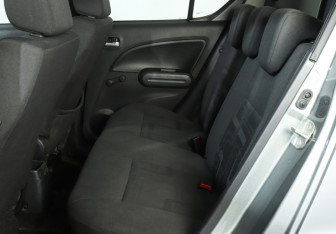 Подержанный автомобиль Suzuki Splash 2011 года (10 фото)