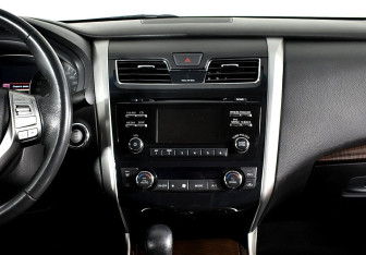 Подержанный автомобиль Nissan Teana 2014 года (11 фото)