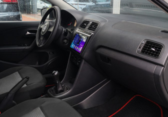 Подержанный автомобиль Volkswagen Polo Sedan 2015 года (7 фото)