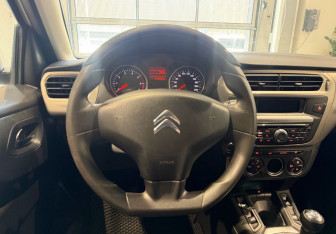 Подержанный автомобиль Citroen C-Elysee 2013 года (14 фото)
