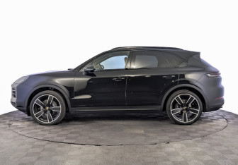 Подержанный автомобиль Porsche Cayenne 2024 года (8 фото)