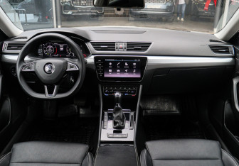 Подержанный автомобиль Skoda Superb Liftback 2020 года (11 фото)