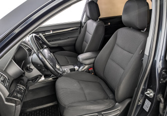 Подержанный автомобиль Kia Sorento 2017 года (20 фото)