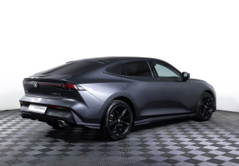 Подержанный автомобиль Changan UNI-V 2023 года (5 фото)