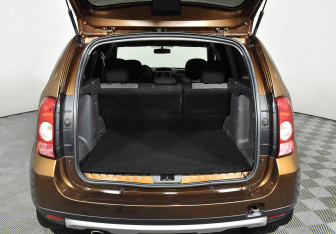 Подержанный автомобиль Renault Duster 2013 года (12 фото)