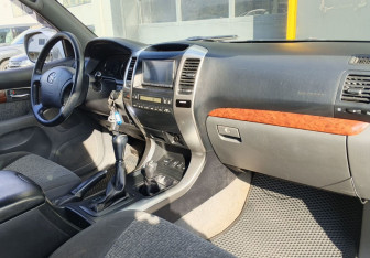 Подержанный автомобиль Toyota Land Cruiser Prado 2008 года (9 фото)