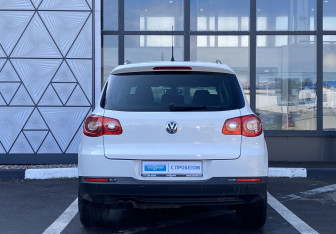 Подержанный автомобиль Volkswagen Tiguan 2010 года (6 фото)