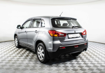 Подержанный автомобиль Mitsubishi ASX 2013 года (7 фото)