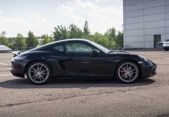 Подержанный автомобиль Porsche Cayman 2018 года (5 фото)