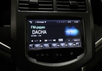 Подержанный автомобиль Chevrolet Aveo Hatchback 2015 года (20 фото)