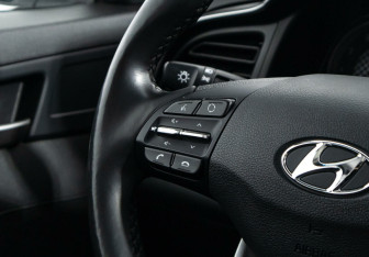 Подержанный автомобиль Hyundai Elantra Sedan 2020 года (9 фото)