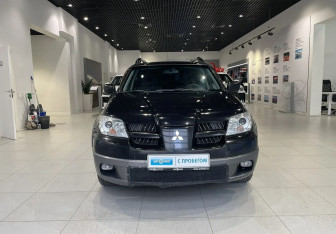 Подержанный автомобиль Mitsubishi Outlander 2005 года (2 фото)