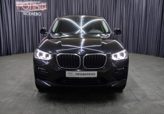 Подержанный автомобиль BMW X4 2020 года (2 фото)