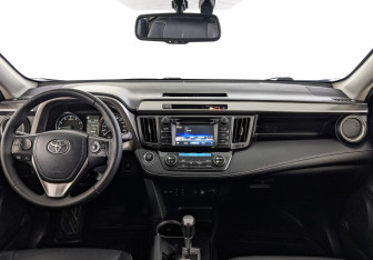 Подержанный автомобиль Toyota RAV4 2016 года (14 фото)