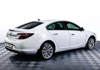 Подержанный автомобиль Opel Insignia Sedan 2014 года (10 фото)