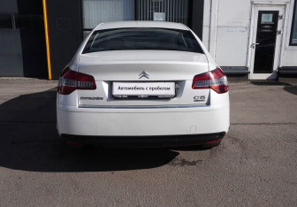 Подержанный автомобиль Citroen C5 Sedan 2011 года (6 фото)