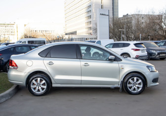 Подержанный автомобиль Volkswagen Polo Sedan 2011 года (3 фото)