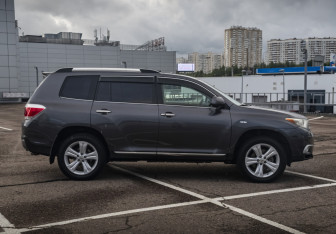 Подержанный автомобиль Toyota Highlander 2011 года (4 фото)