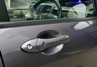 Подержанный автомобиль Honda Freed 2013 года (16 фото)