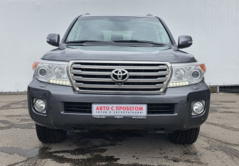 Подержанный автомобиль Toyota Land Cruiser Suv 2014 года (2 фото)