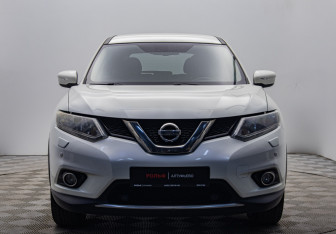 Подержанный автомобиль Nissan X-Trail 2017 года (8 фото)