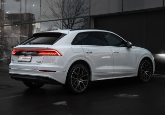 Подержанный автомобиль Audi Q8 2019 года (5 фото)