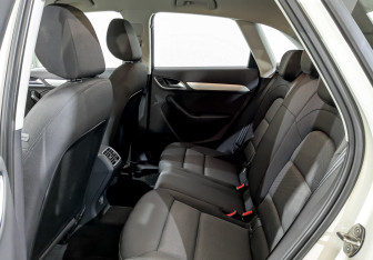 Подержанный автомобиль Audi Q3 2015 года (12 фото)