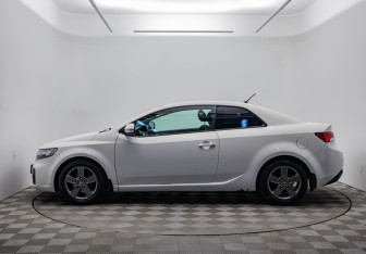 Подержанный автомобиль Kia Cerato Coupe 2012 года (8 фото)