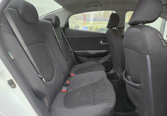 Подержанный автомобиль Kia Rio Sedan 2012 года (11 фото)