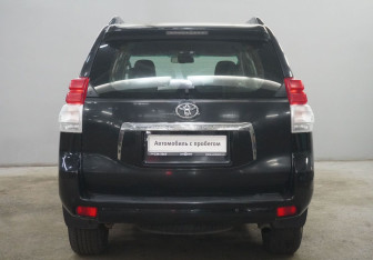 Подержанный автомобиль Toyota Land Cruiser Prado 2010 года (7 фото)