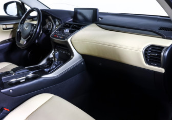 Подержанный автомобиль Lexus NX 2017 года (10 фото)