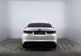 Подержанный автомобиль Kia Optima Sedan 2016 года (6 фото)