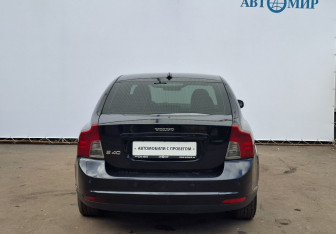Подержанный автомобиль Volvo S40 2007 года (6 фото)