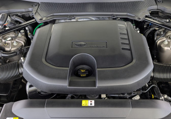 Подержанный автомобиль Land Rover Range Rover Sport 2021 года (9 фото)