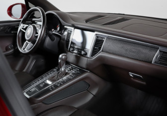 Подержанный автомобиль Porsche Macan 2017 года (9 фото)