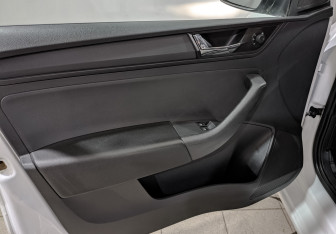 Подержанный автомобиль Skoda Rapid Liftback 2019 года (19 фото)
