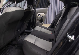 Подержанный автомобиль Chevrolet Cruze Sedan 2011 года (13 фото)