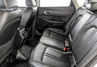 Подержанный автомобиль Hyundai Sonata 2021 года (12 фото)