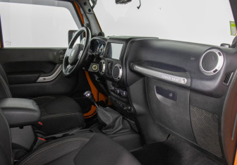 Подержанный автомобиль Jeep Wrangler 2012 года (9 фото)