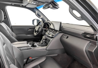 Подержанный автомобиль Toyota Land Cruiser Suv 2021 года (11 фото)