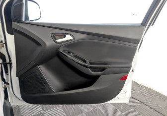 Подержанный автомобиль Ford Focus Hatchback 2016 года (24 фото)