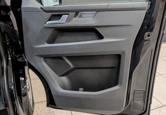 Подержанный автомобиль Volkswagen Multivan 2020 года (24 фото)