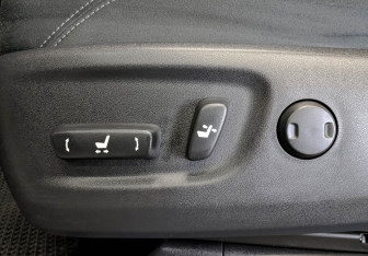 Подержанный автомобиль Toyota Land Cruiser Prado 2021 года (21 фото)