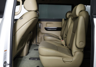 Подержанный автомобиль Kia Carnival 2020 года (12 фото)