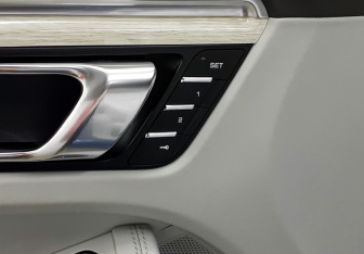 Подержанный автомобиль Porsche Macan 2017 года (19 фото)