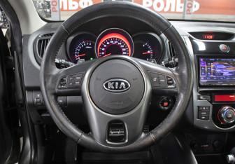 Подержанный автомобиль Kia Cerato Coupe 2012 года (16 фото)