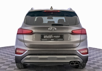 Подержанный автомобиль Hyundai Santa Fe 2019 года (6 фото)