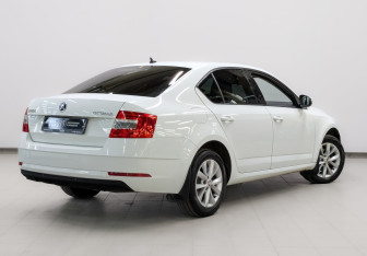 Подержанный автомобиль Skoda Octavia Liftback 2018 года (5 фото)