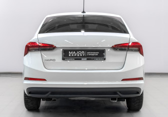 Подержанный автомобиль Skoda Rapid Liftback 2021 года (6 фото)